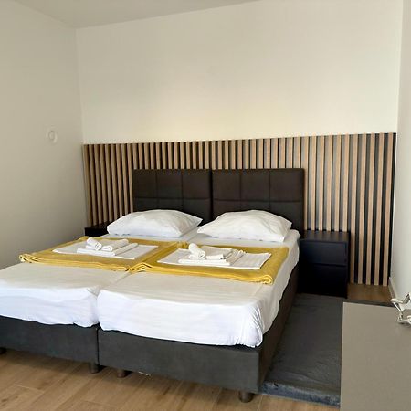 Apartmani Tatjana Novalja Ngoại thất bức ảnh