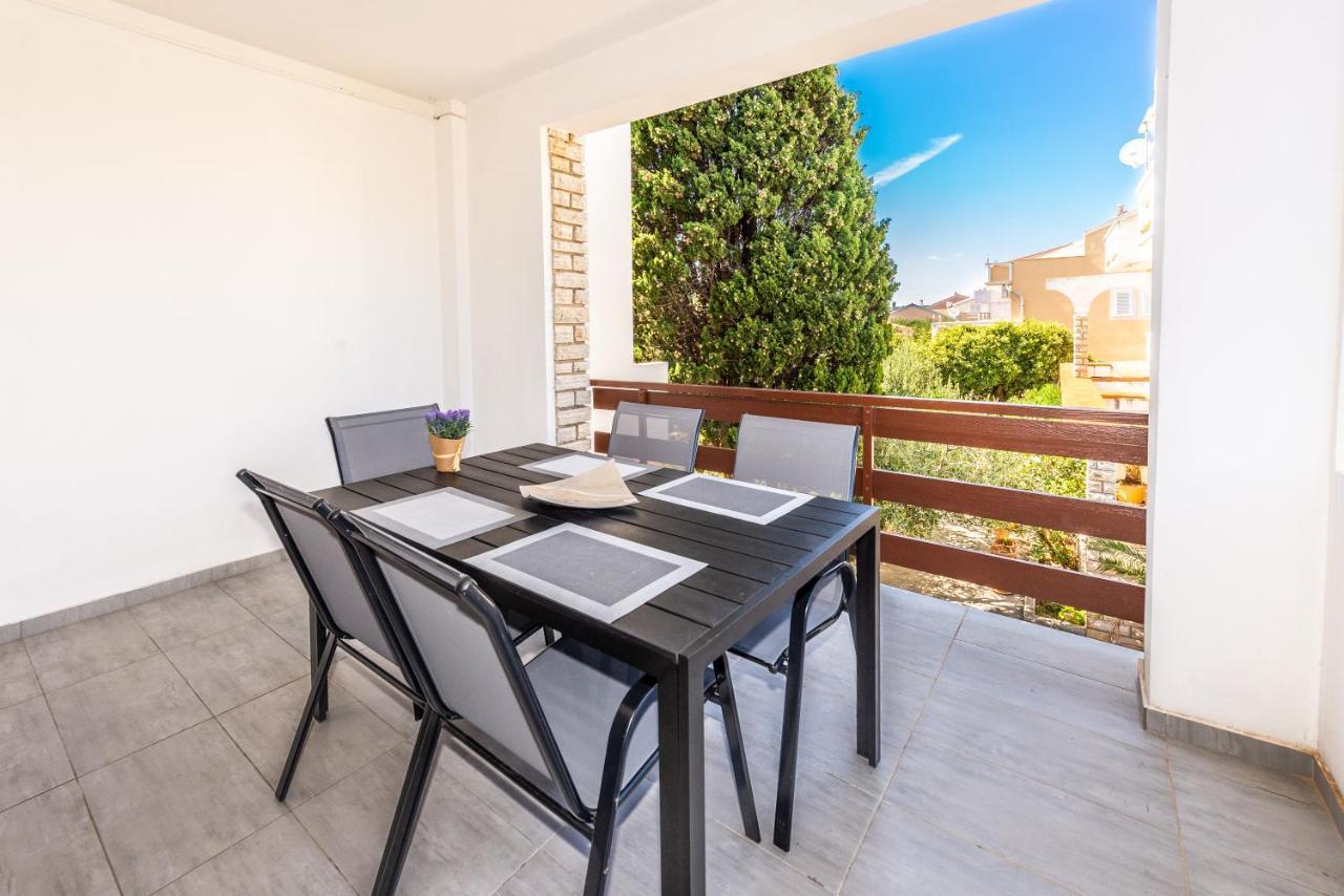 Apartmani Tatjana Novalja Ngoại thất bức ảnh