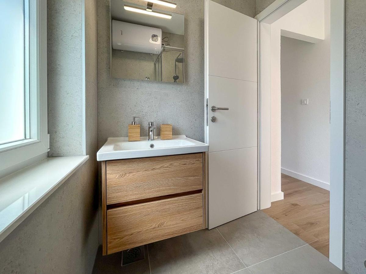 Apartmani Tatjana Novalja Ngoại thất bức ảnh