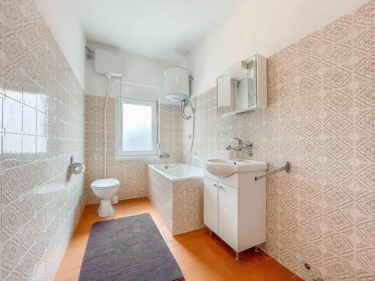 Apartmani Tatjana Novalja Ngoại thất bức ảnh