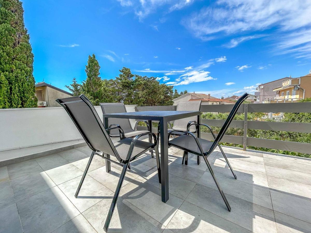 Apartmani Tatjana Novalja Ngoại thất bức ảnh