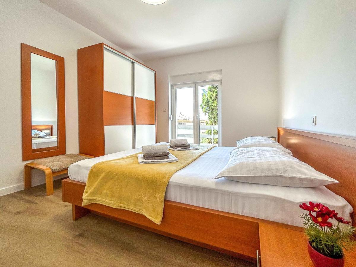 Apartmani Tatjana Novalja Ngoại thất bức ảnh