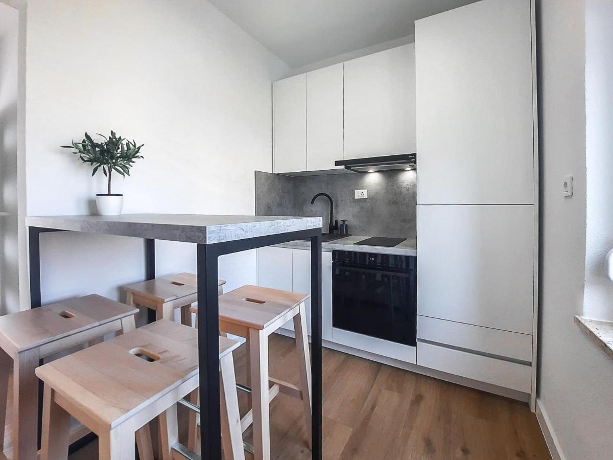Apartmani Tatjana Novalja Ngoại thất bức ảnh
