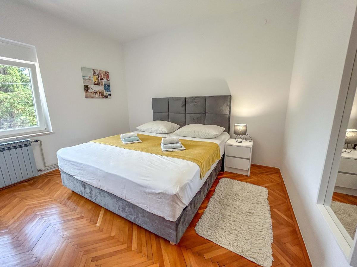 Apartmani Tatjana Novalja Ngoại thất bức ảnh