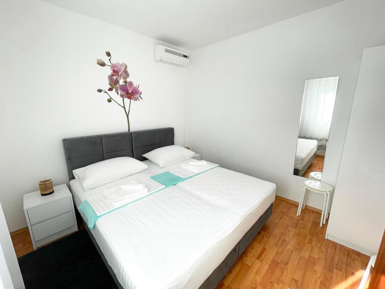Apartmani Tatjana Novalja Ngoại thất bức ảnh
