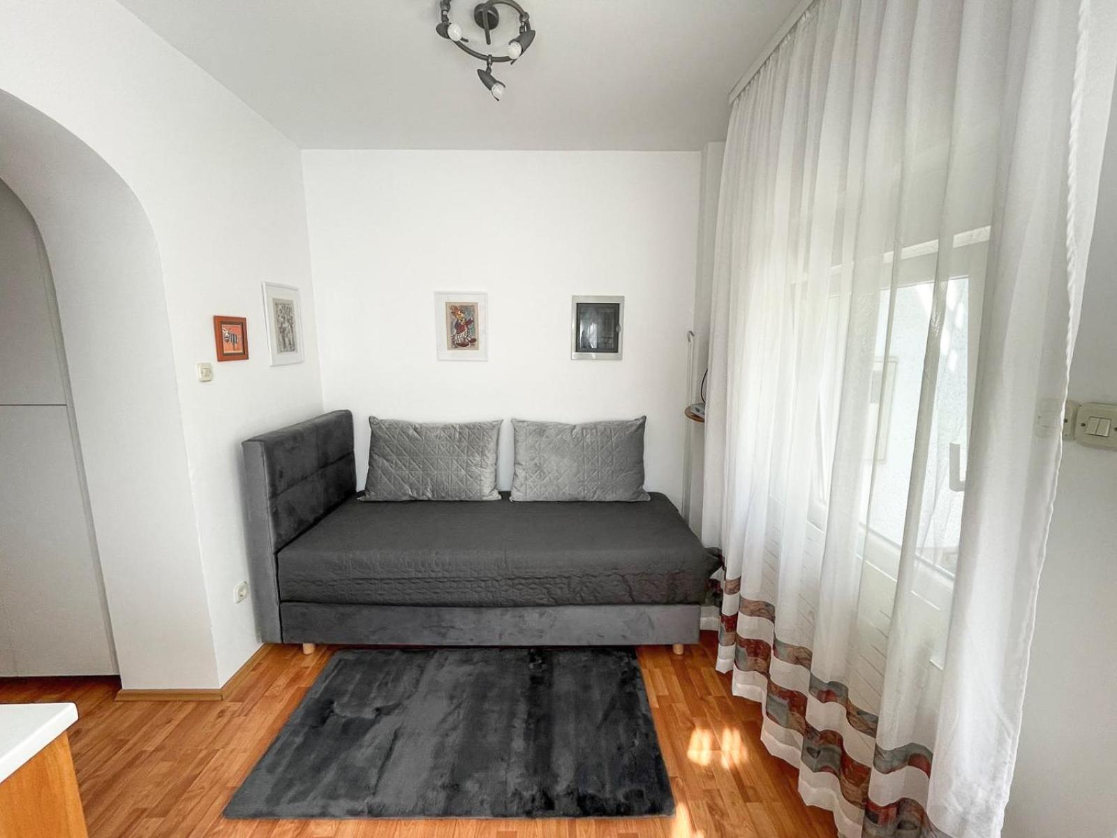 Apartmani Tatjana Novalja Ngoại thất bức ảnh