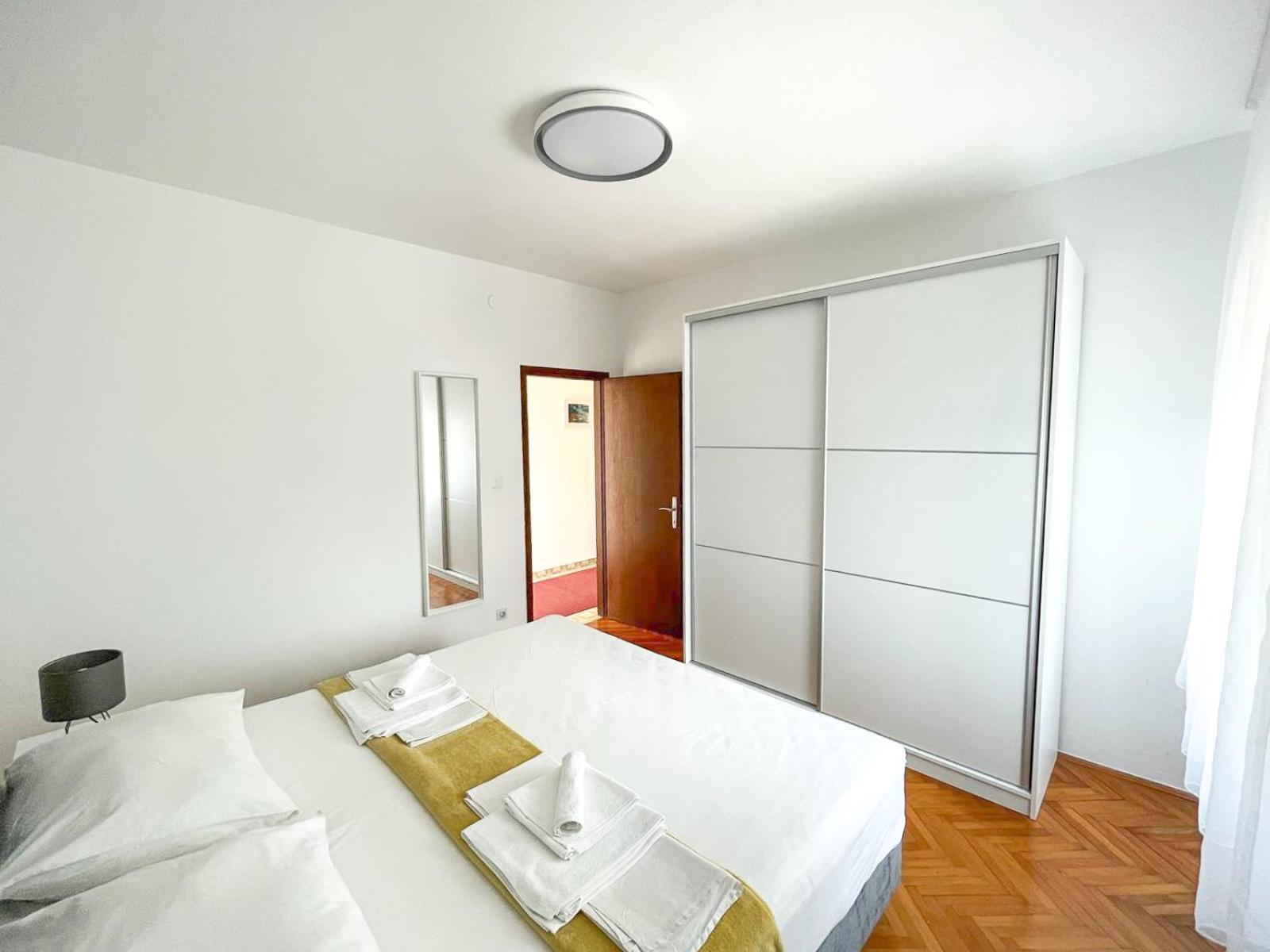 Apartmani Tatjana Novalja Ngoại thất bức ảnh