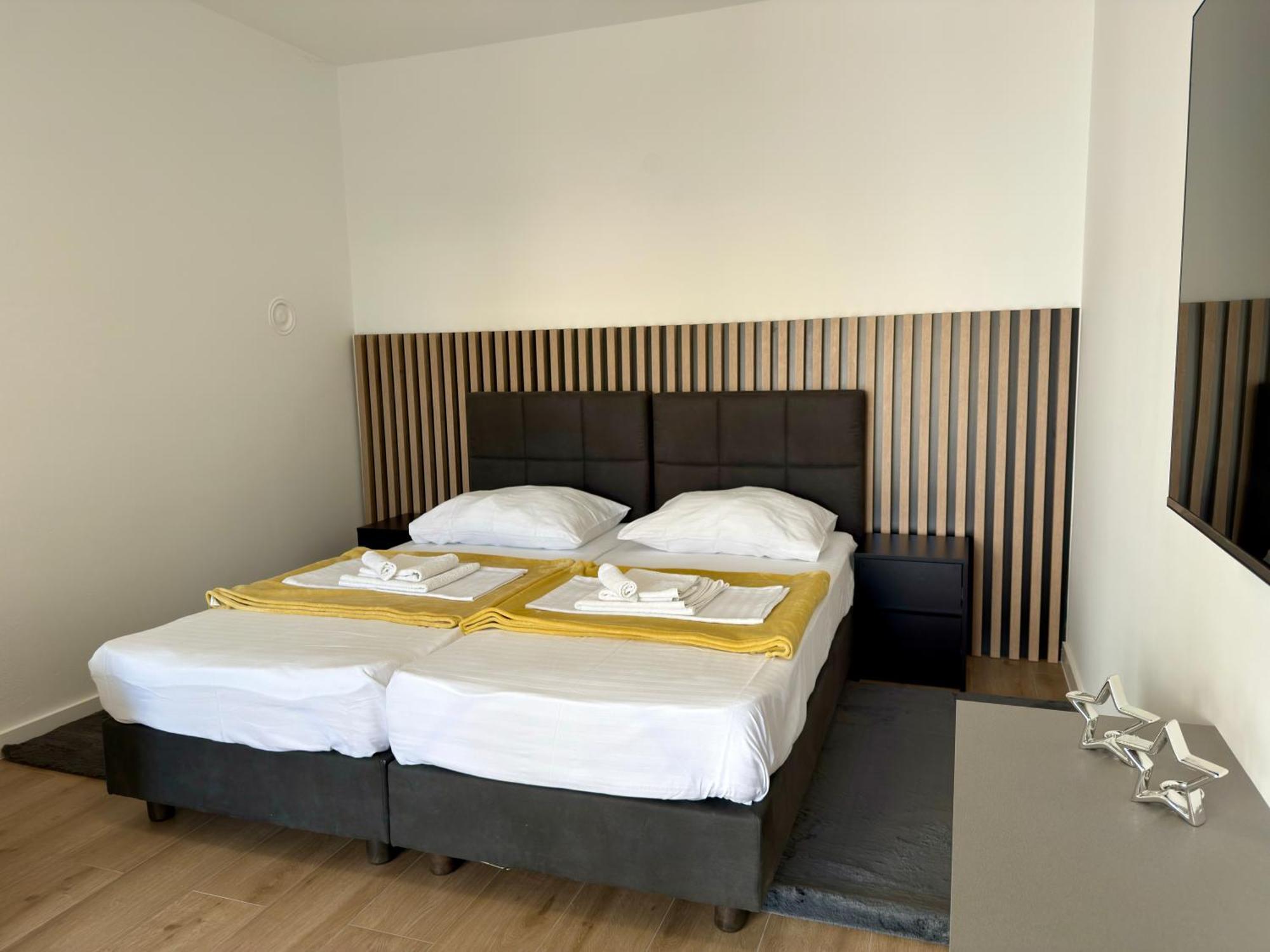 Apartmani Tatjana Novalja Ngoại thất bức ảnh