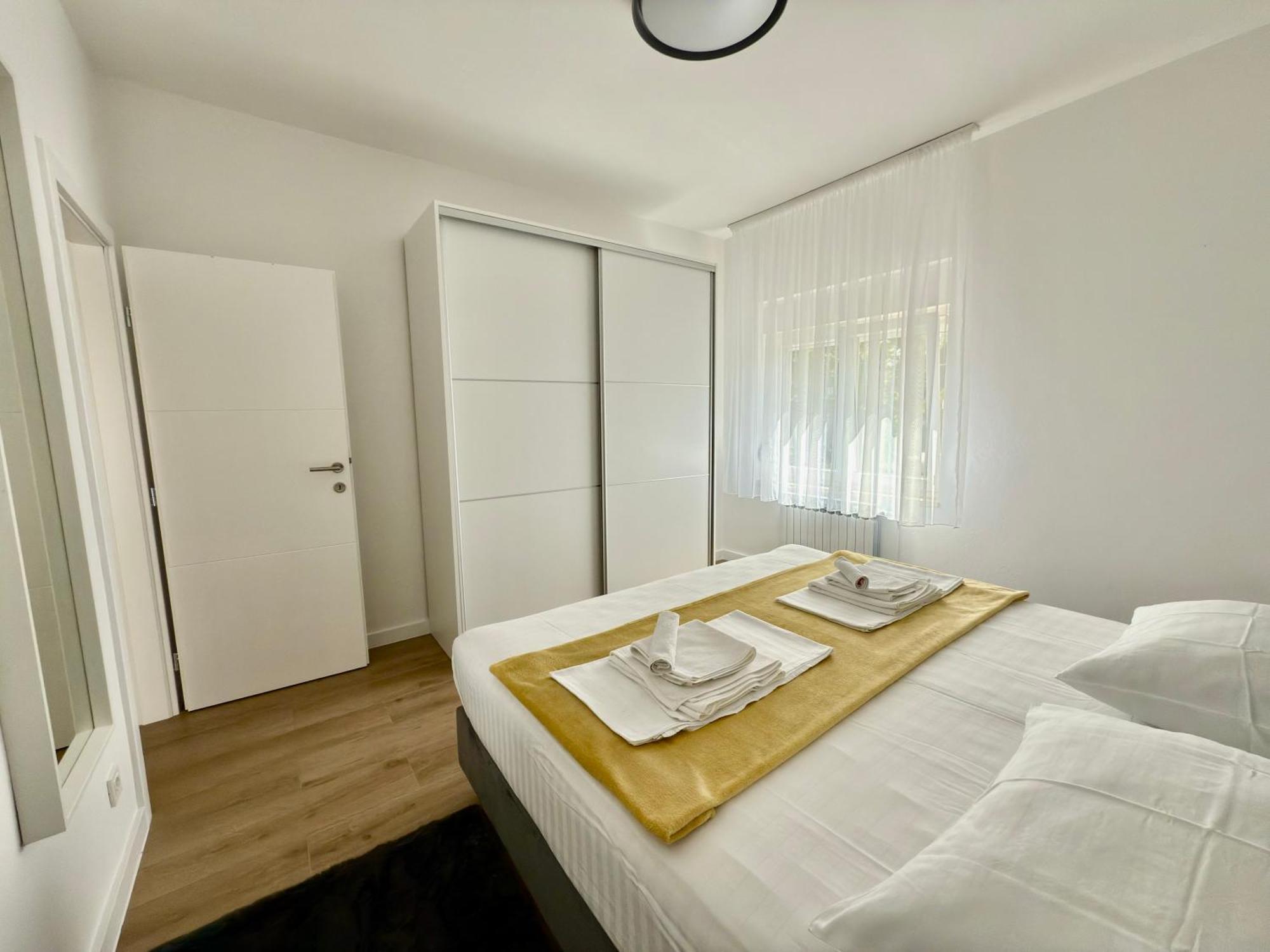 Apartmani Tatjana Novalja Ngoại thất bức ảnh